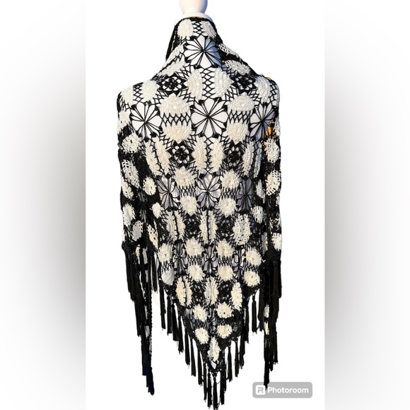 Black & White Crochet Fringe Boho Shawl! - Picture 5 of 16